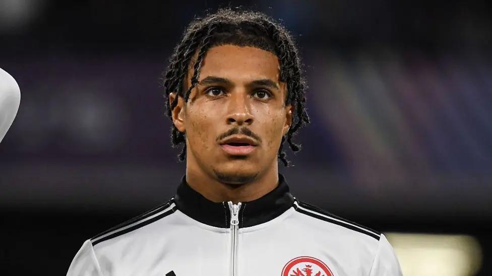 Góc Nhìn Gemwin: Phóng viên: Tiền vệ cánh Frankfurt Bahoya sẵn sàng gia nhập Hull City, sẽ kiểm tra y tế